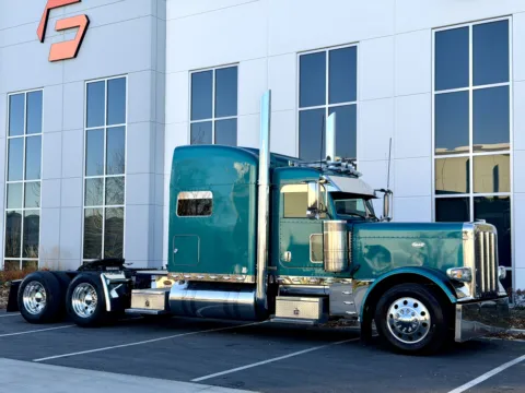 Photos of 2020 PETERBILT 389 for sale in New Lenox, IL at Forge Truck Centers - Illinois