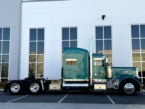 Another view of 2020 PETERBILT 389 for sale in New Lenox, IL at Forge Truck Centers - Illinois