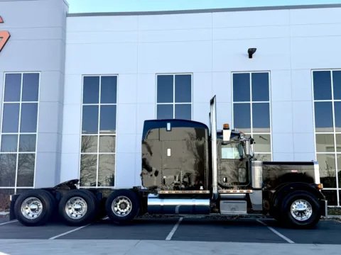 Another view of 2006 PETERBILT 379 for sale in New Lenox, IL at Forge Truck Centers - Illinois