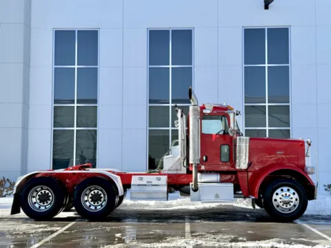 Another view of 2009 PETERBILT 388 for sale in New Lenox, IL at Forge Truck Centers - Illinois