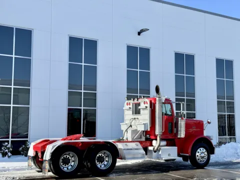 More photos of 2009 PETERBILT 388 at Forge Truck Centers - Illinois, IL