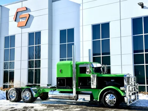 Photos of 2019 PETERBILT 389 for sale in New Lenox, IL at Forge Truck Centers - Illinois