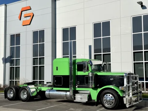 Photos of 2019 PETERBILT 389 for sale in New Lenox, IL at Forge Truck Centers - Illinois