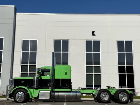 More photos of 2019 PETERBILT 389 at Forge Truck Centers - Illinois, IL