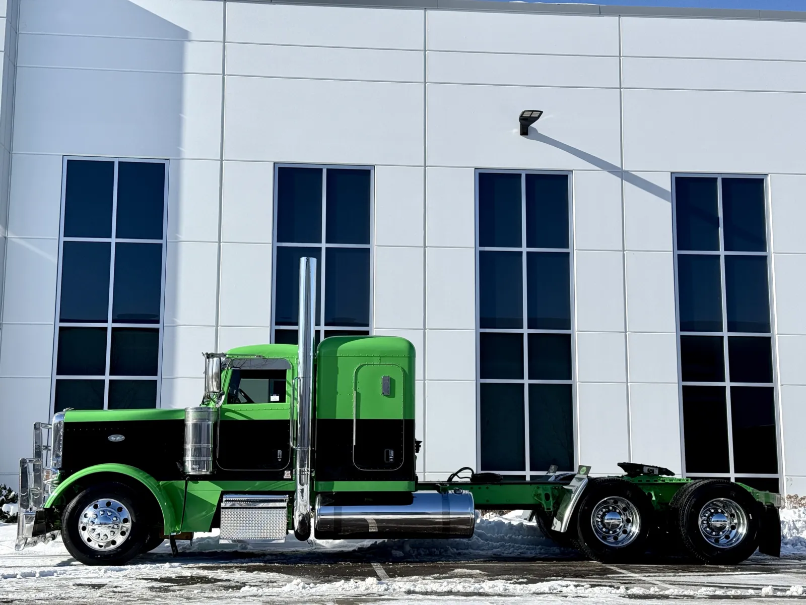 2019 Peterbilt 389 - image 4