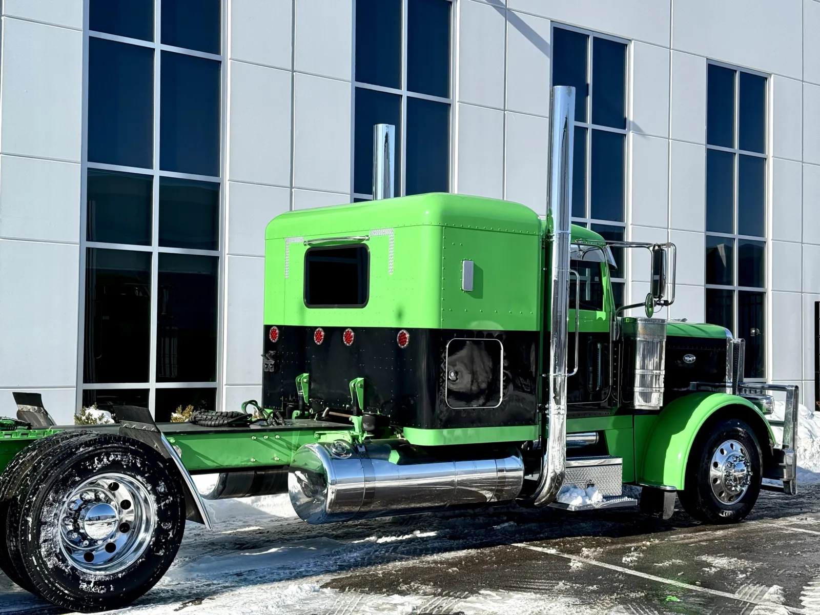 2019 Peterbilt 389 - image 7