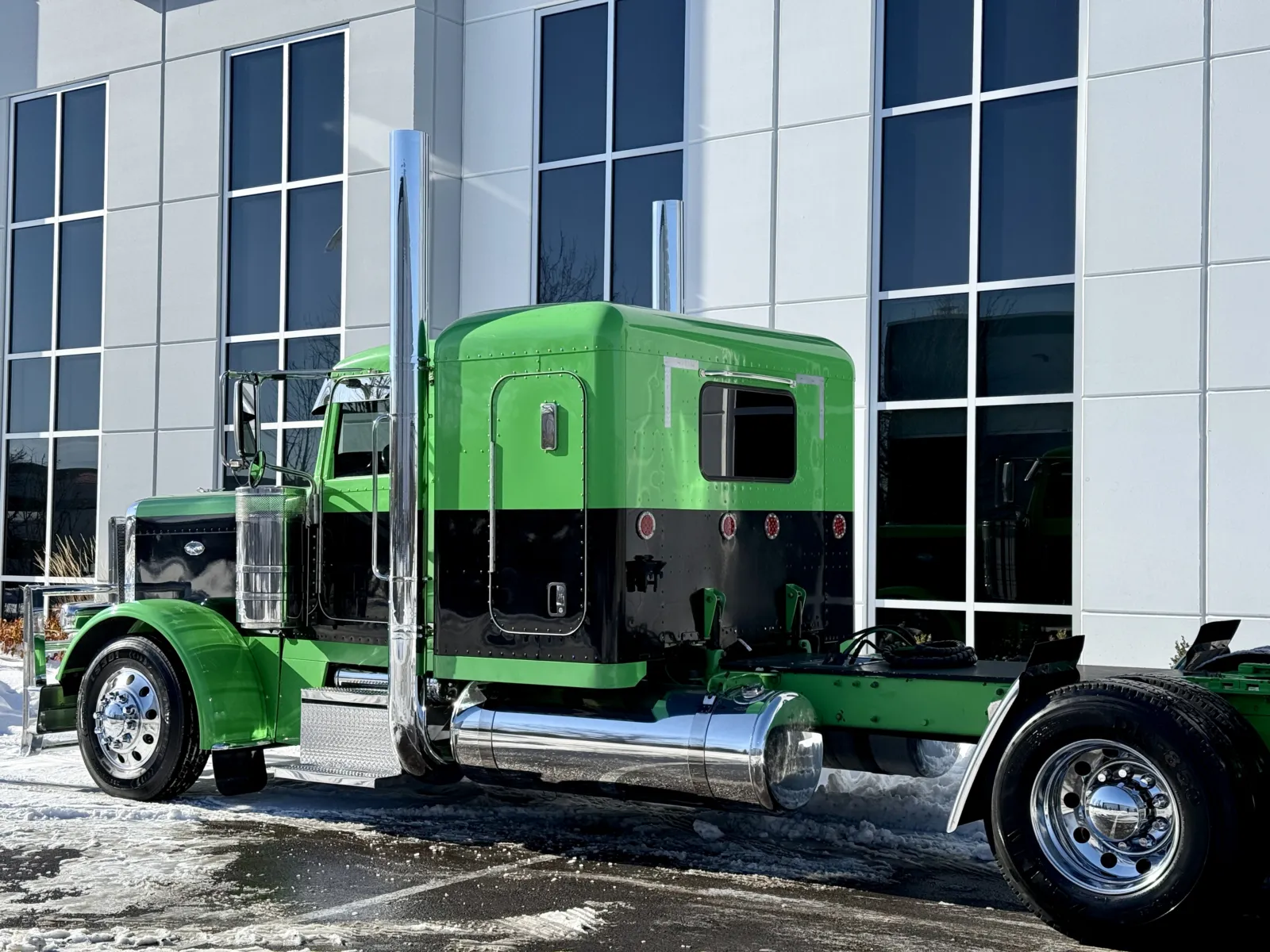 2019 Peterbilt 389 - image 8