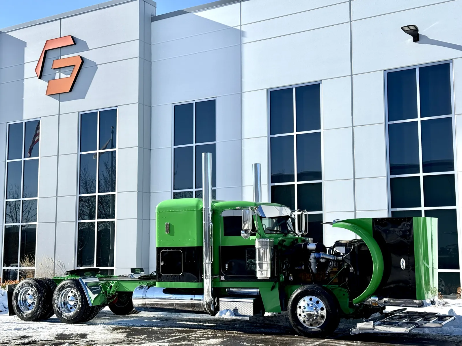 2019 Peterbilt 389 - image 9