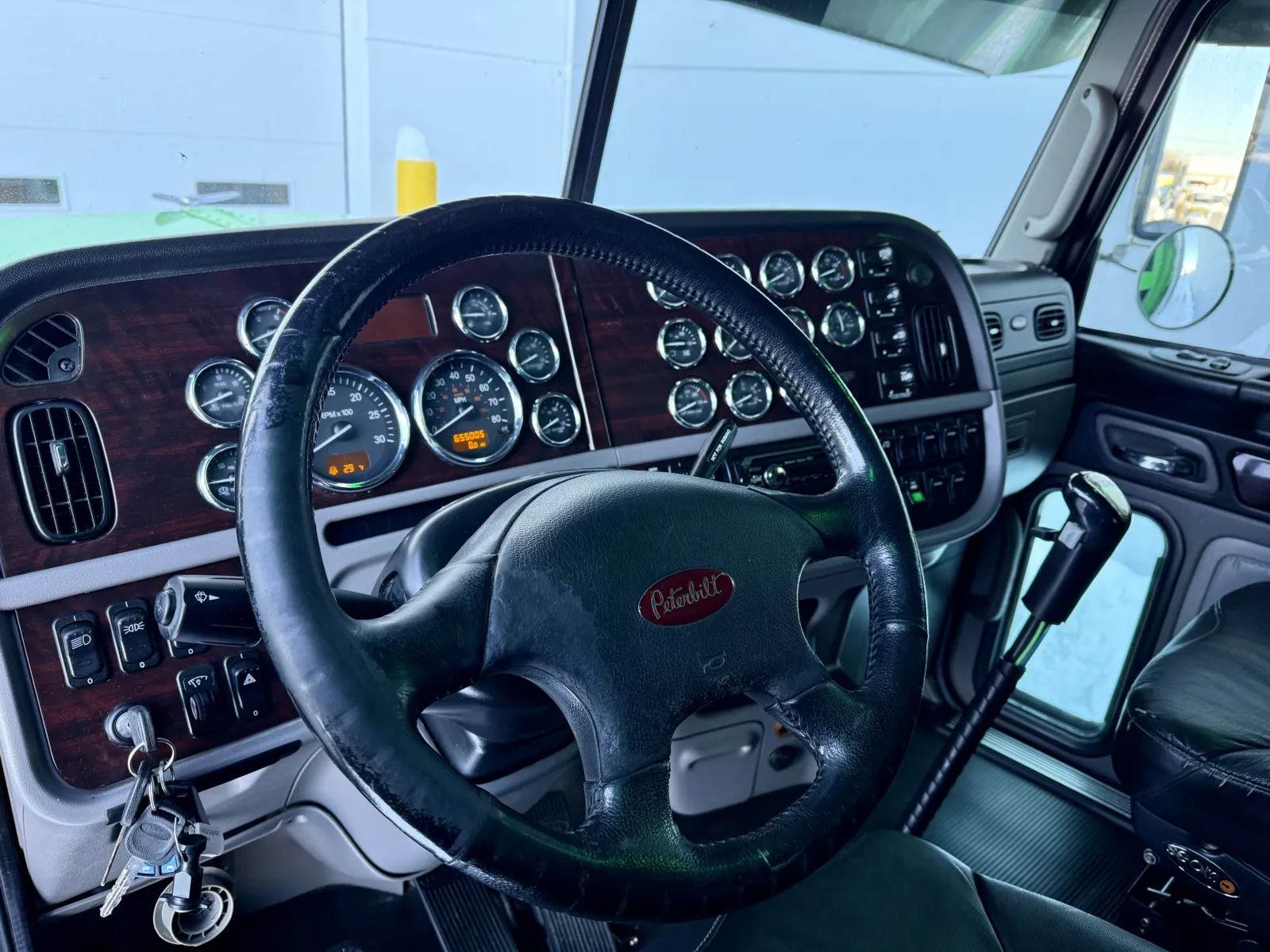 2019 Peterbilt 389 - image 15