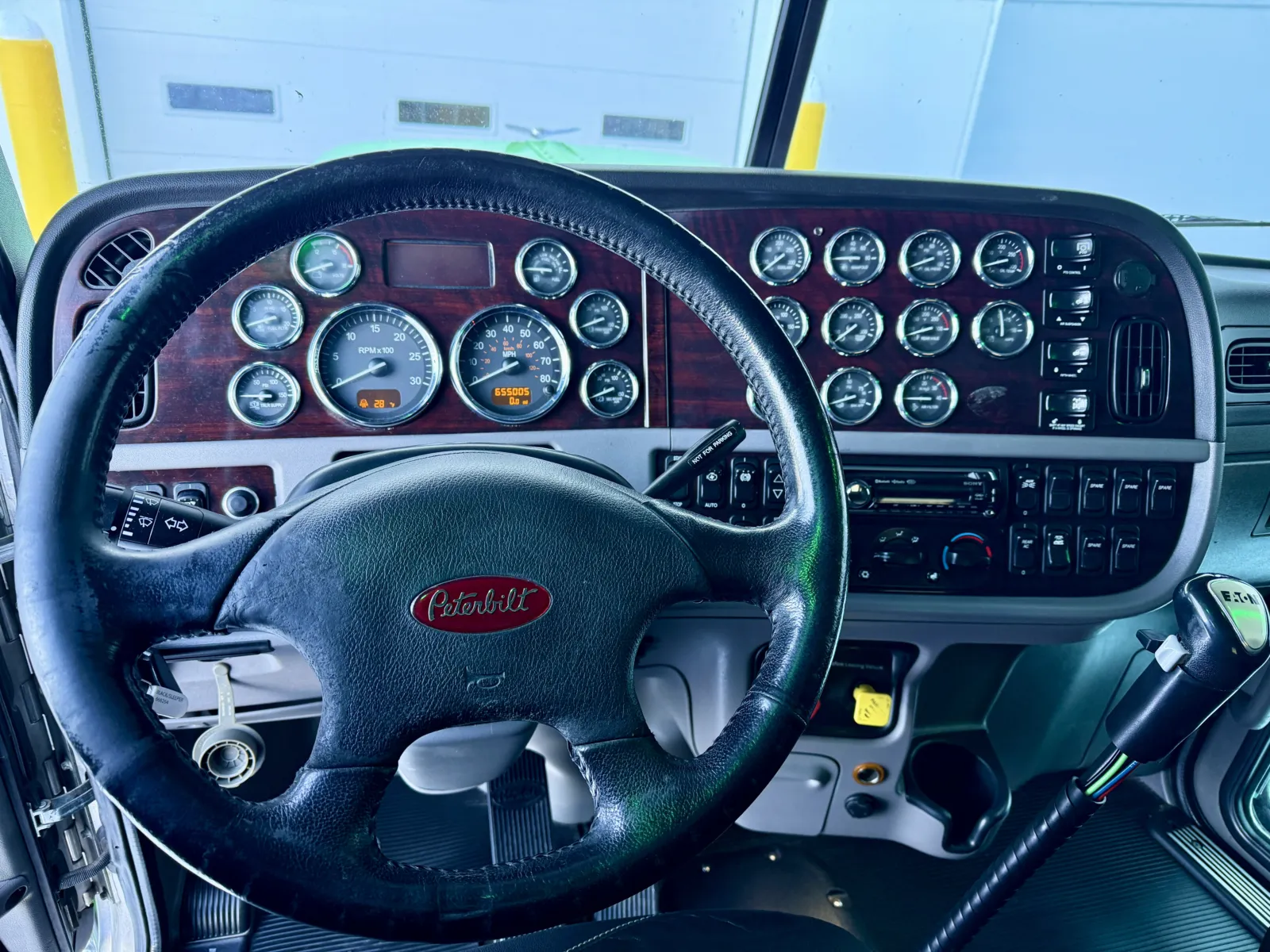 2019 Peterbilt 389 - image 16