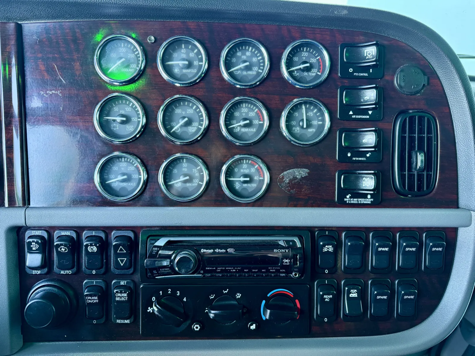 2019 Peterbilt 389 - image 18