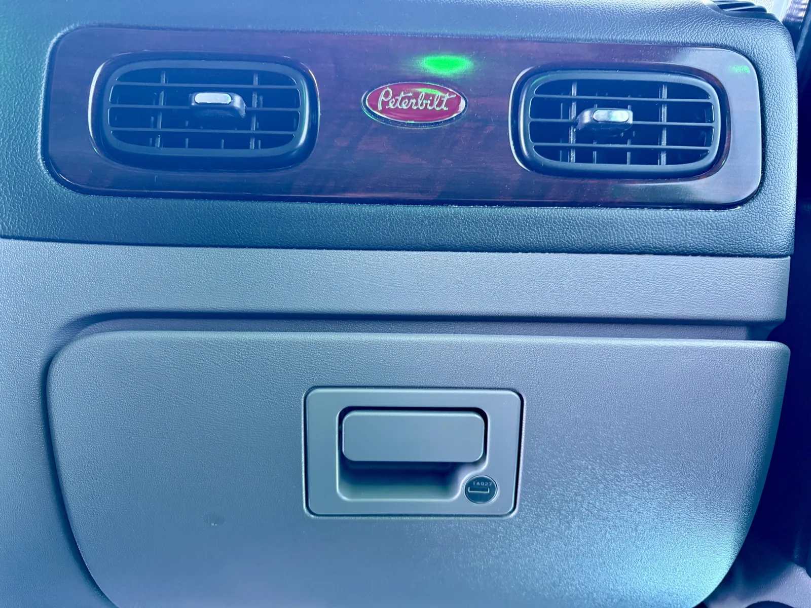 2019 Peterbilt 389 - image 19