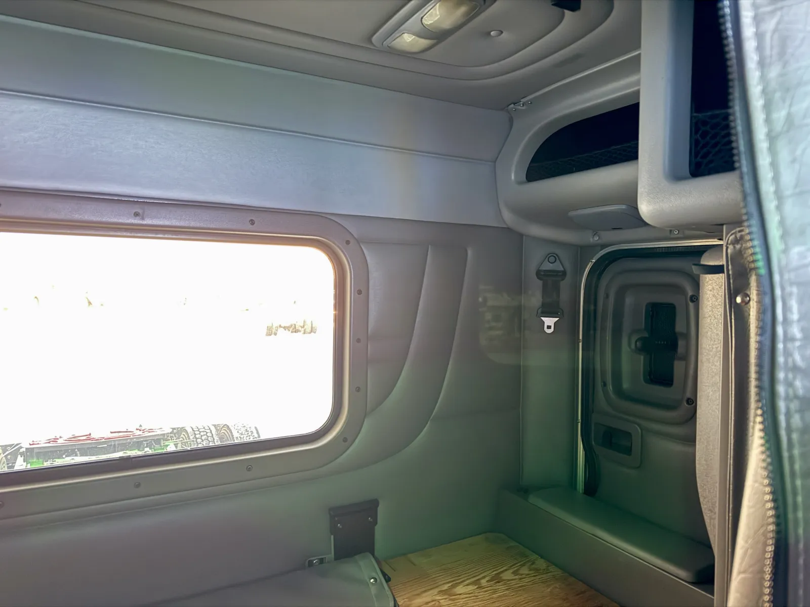 2019 Peterbilt 389 - image 24