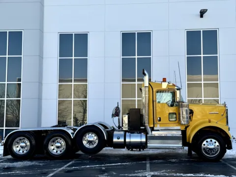 Another view of 2015 KENWORTH W900 for sale in New Lenox, IL at Forge Truck Centers - Illinois