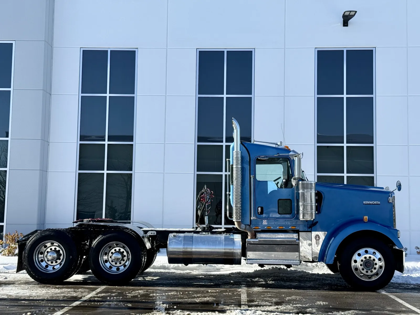 2020 Kenworth W900 - image 3