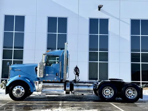 More photos of 2020 KENWORTH W900 at Forge Truck Centers - Illinois, IL