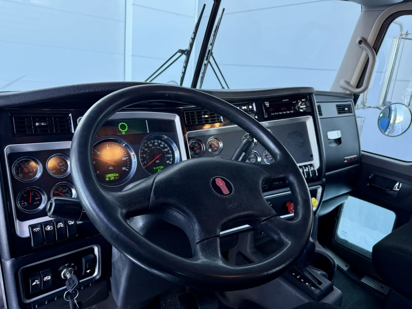 2020 Kenworth W900 - image 15