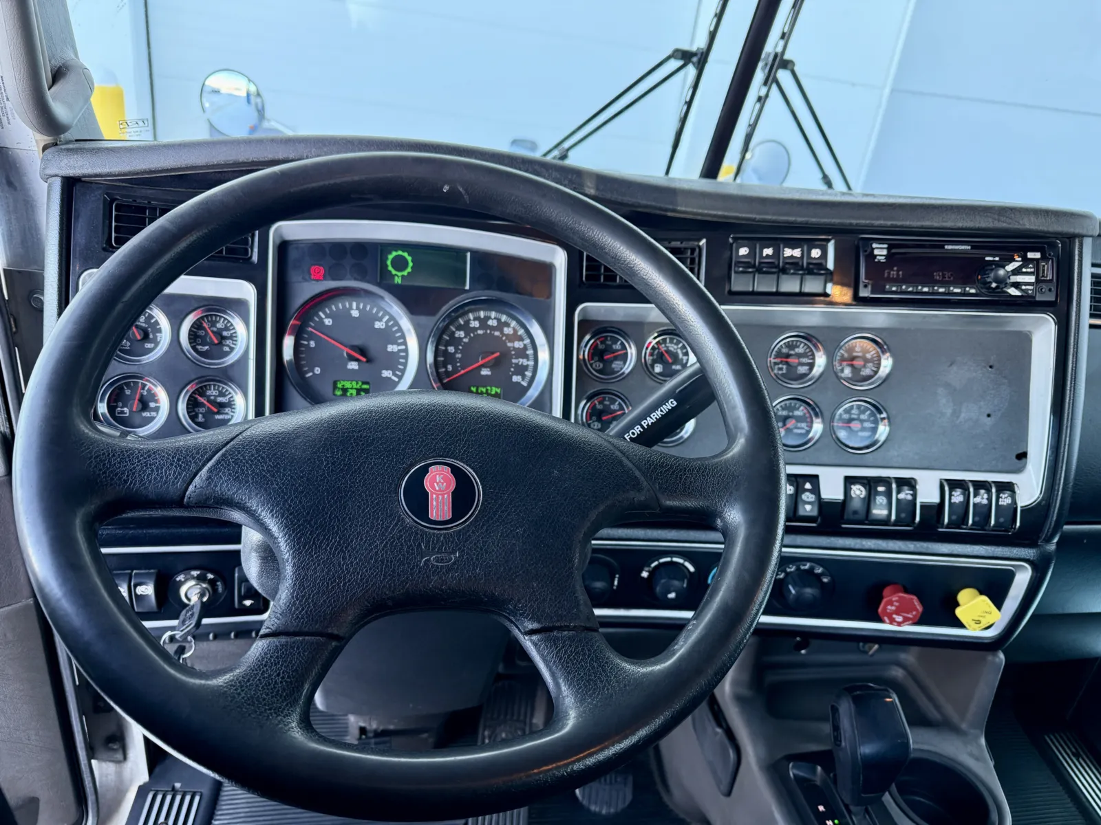 2020 Kenworth W900 - image 16