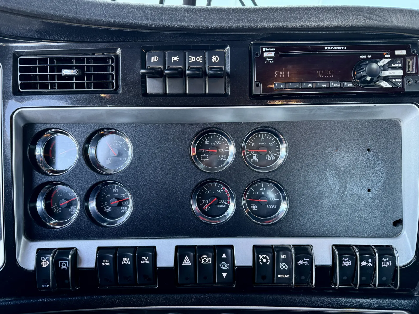 2020 Kenworth W900 - image 18