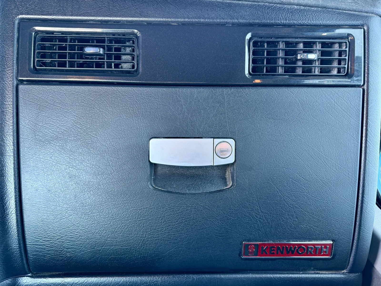 2020 Kenworth W900 - image 19