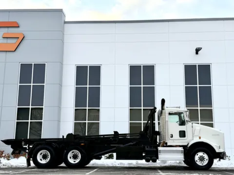 Another view of 2008 KENWORTH T800 for sale in New Lenox, IL at Forge Truck Centers - Illinois