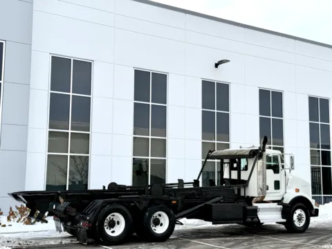 More photos of 2008 KENWORTH T800 at Forge Truck Centers - Illinois, IL