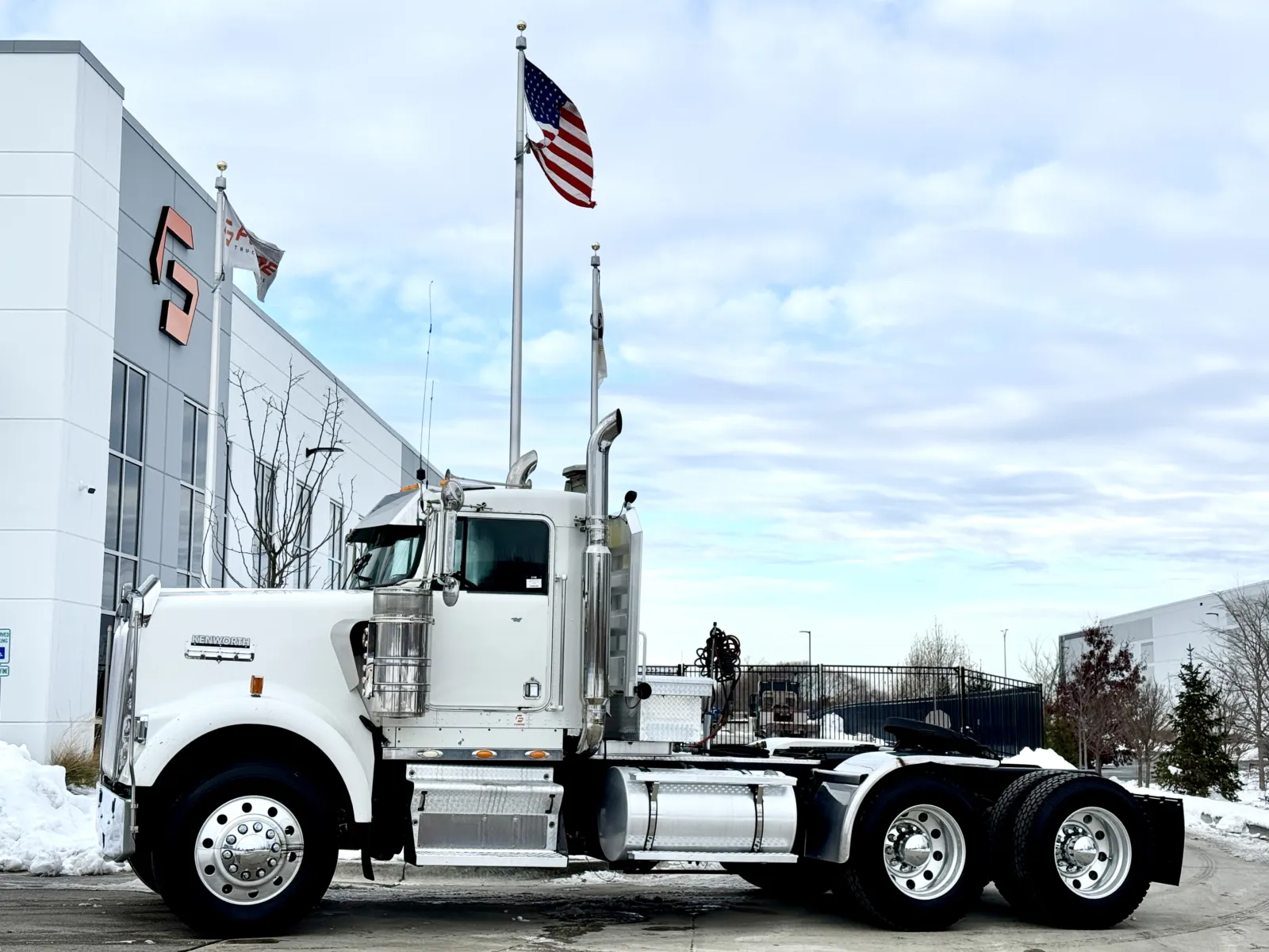 2005 KENWORTH W900 for sale in New Lenox, IL