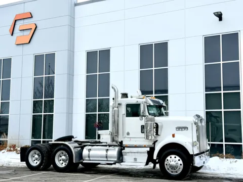 Photos of 2005 KENWORTH W900 for sale in New Lenox, IL at Forge Truck Centers - Illinois