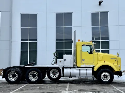 Another view of 2000 KENWORTH T800 for sale in New Lenox, IL at Forge Truck Centers - Illinois