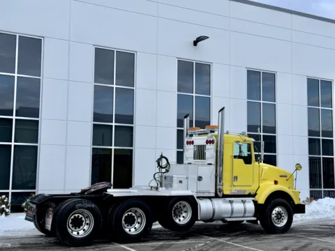 More photos of 2000 KENWORTH T800 at Forge Truck Centers - Illinois, IL