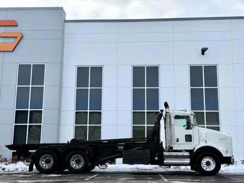 Another view of 2009 KENWORTH T800 for sale in New Lenox, IL at Forge Truck Centers - Illinois