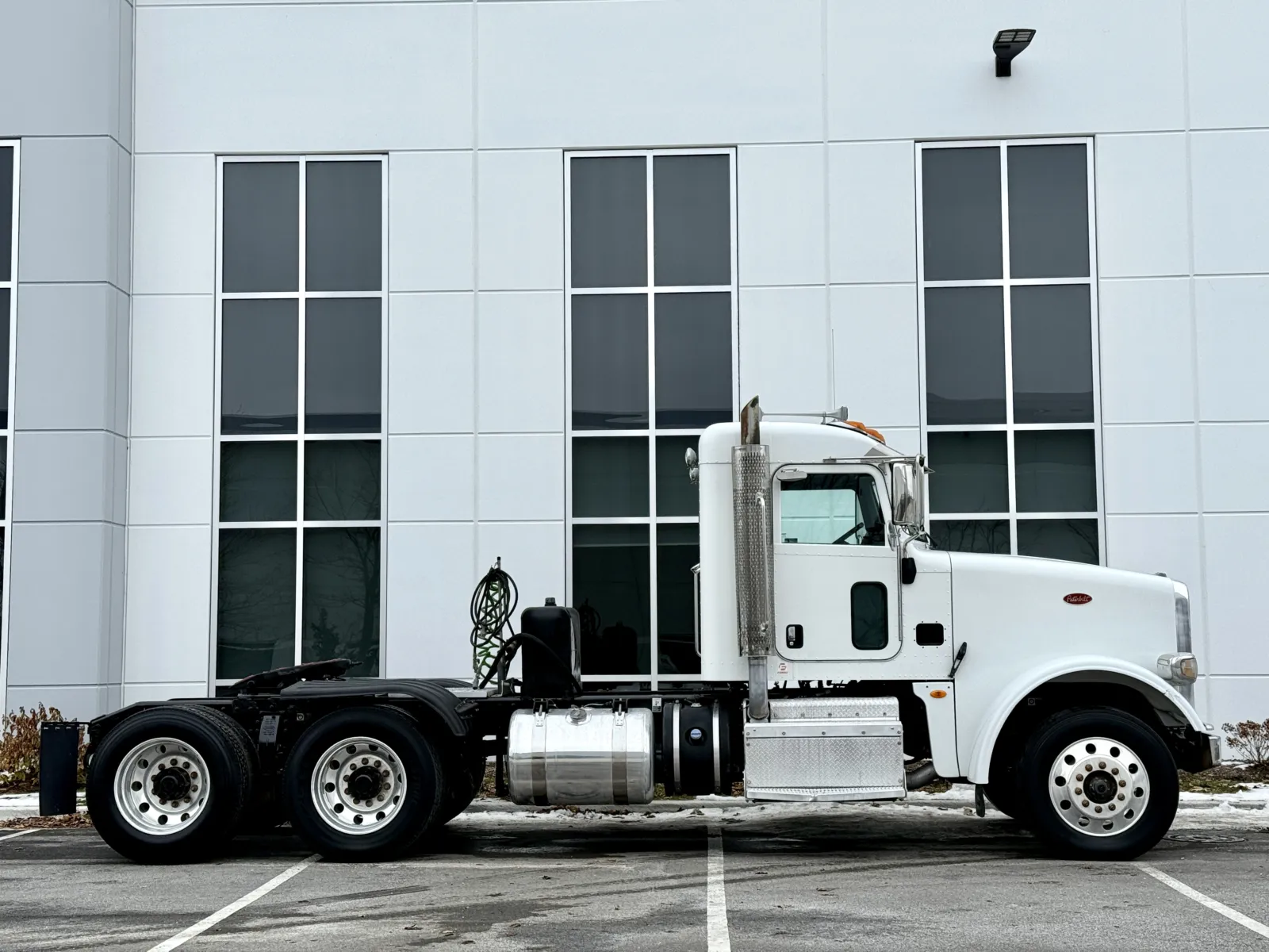 2015 Peterbilt - image 3