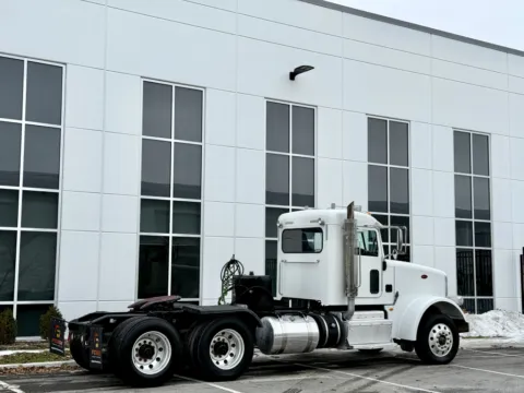 More photos of 2015 PETERBILT 367 at Forge Truck Centers - Illinois, IL