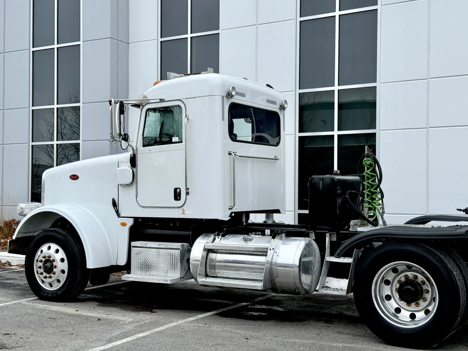 2015 Peterbilt - image 8