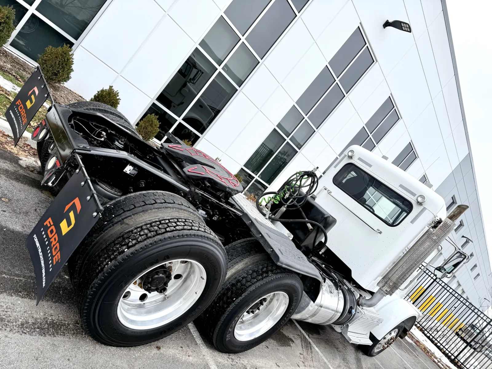 2015 Peterbilt - image 11