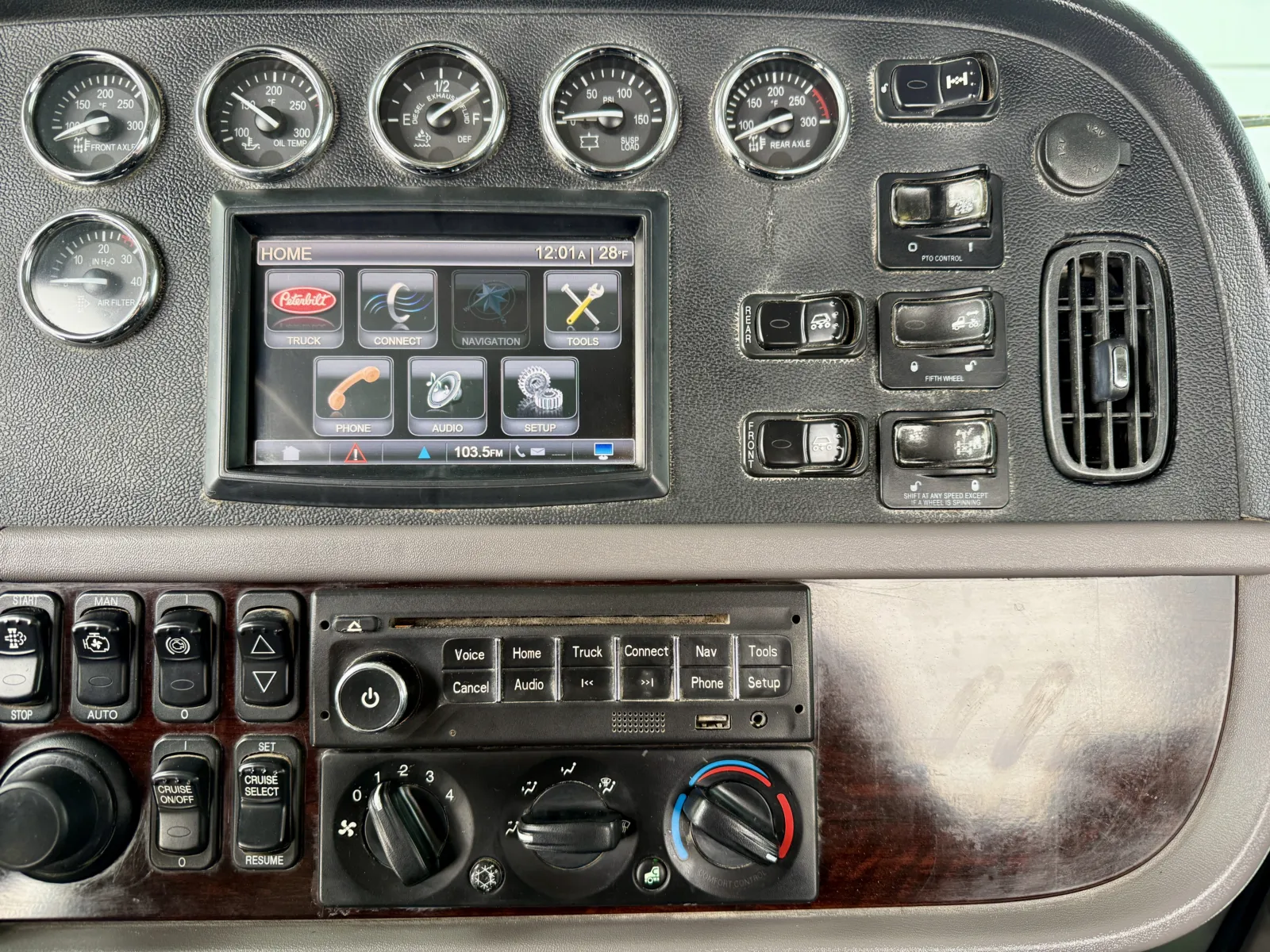 2015 Peterbilt - image 18