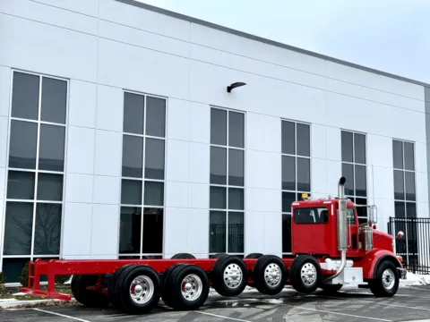 More photos of 2010 PETERBILT 367 at Forge Truck Centers - Illinois, IL