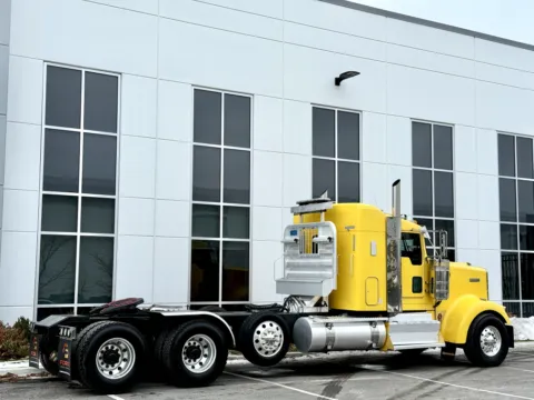 More photos of 2014 KENWORTH W900 at Forge Truck Centers - Illinois, IL