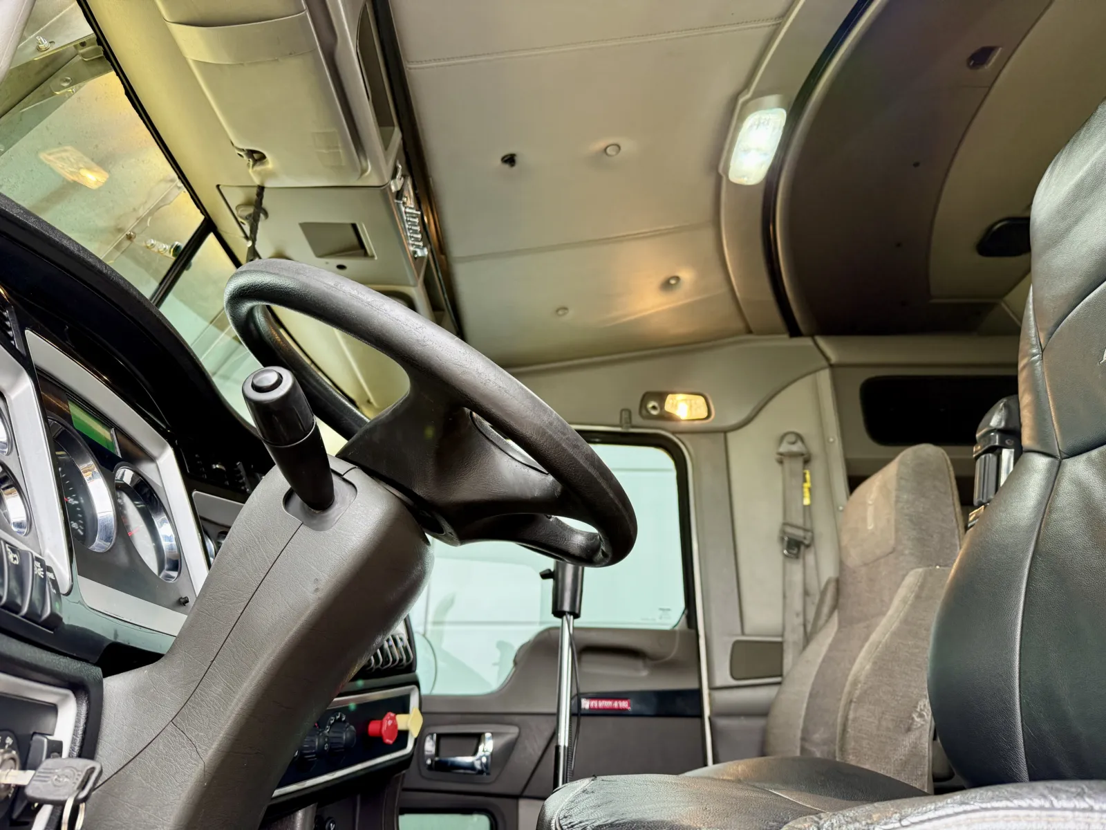 2014 Kenworth W900 - image 14