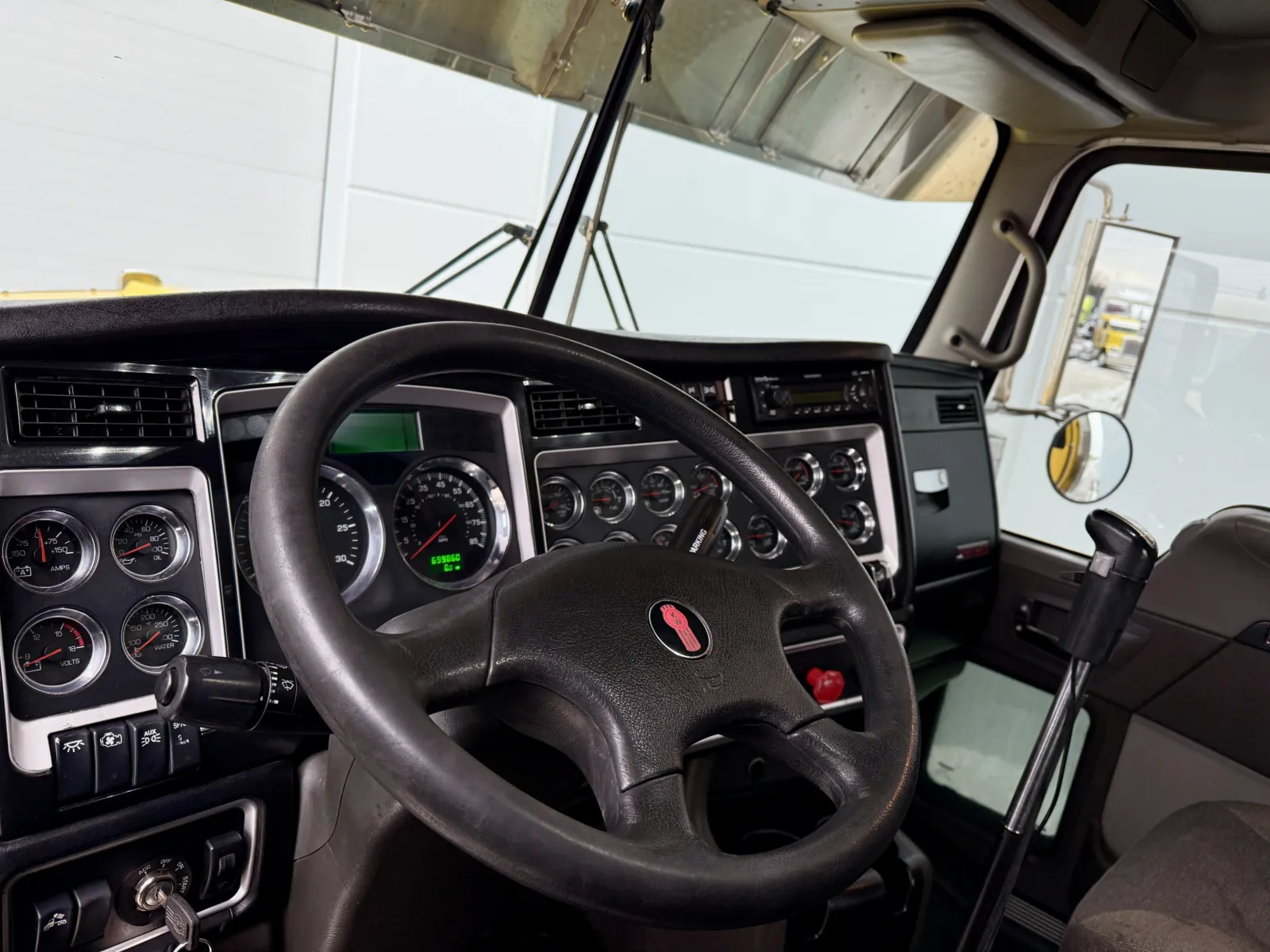 2014 Kenworth W900 - image 15