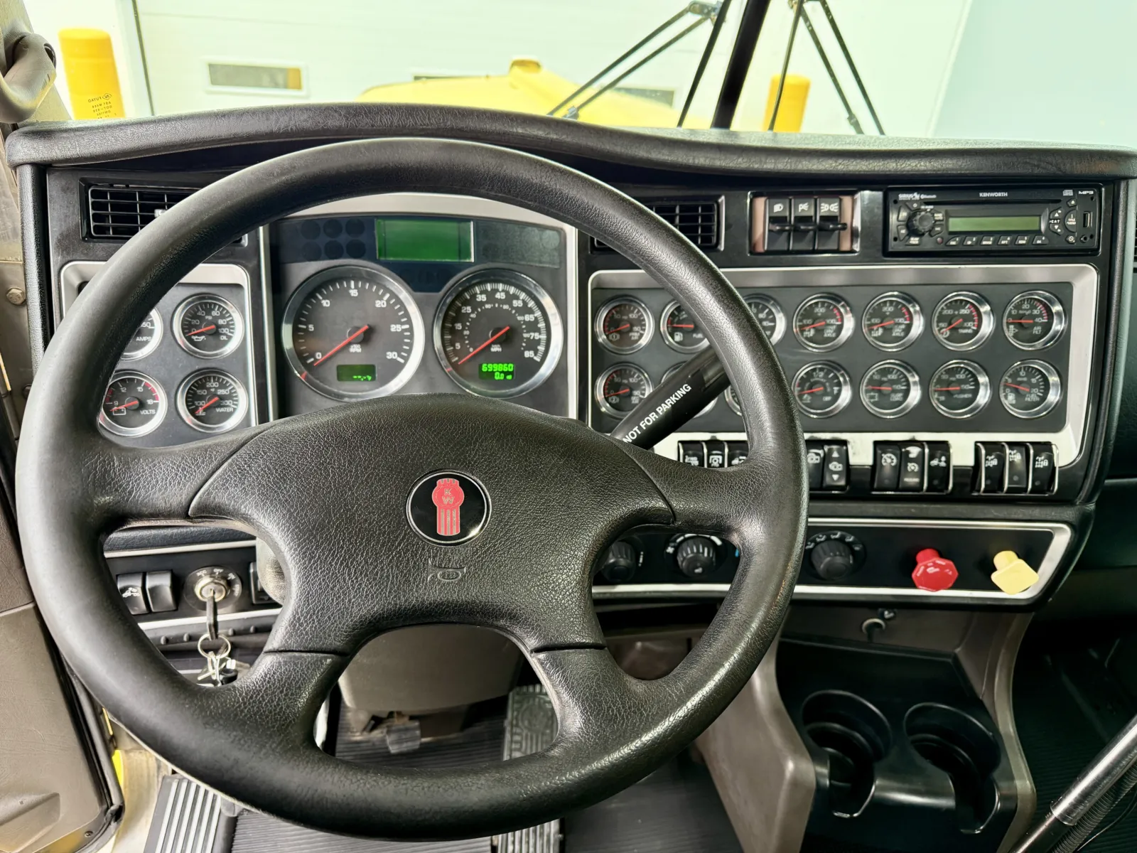 2014 Kenworth W900 - image 16