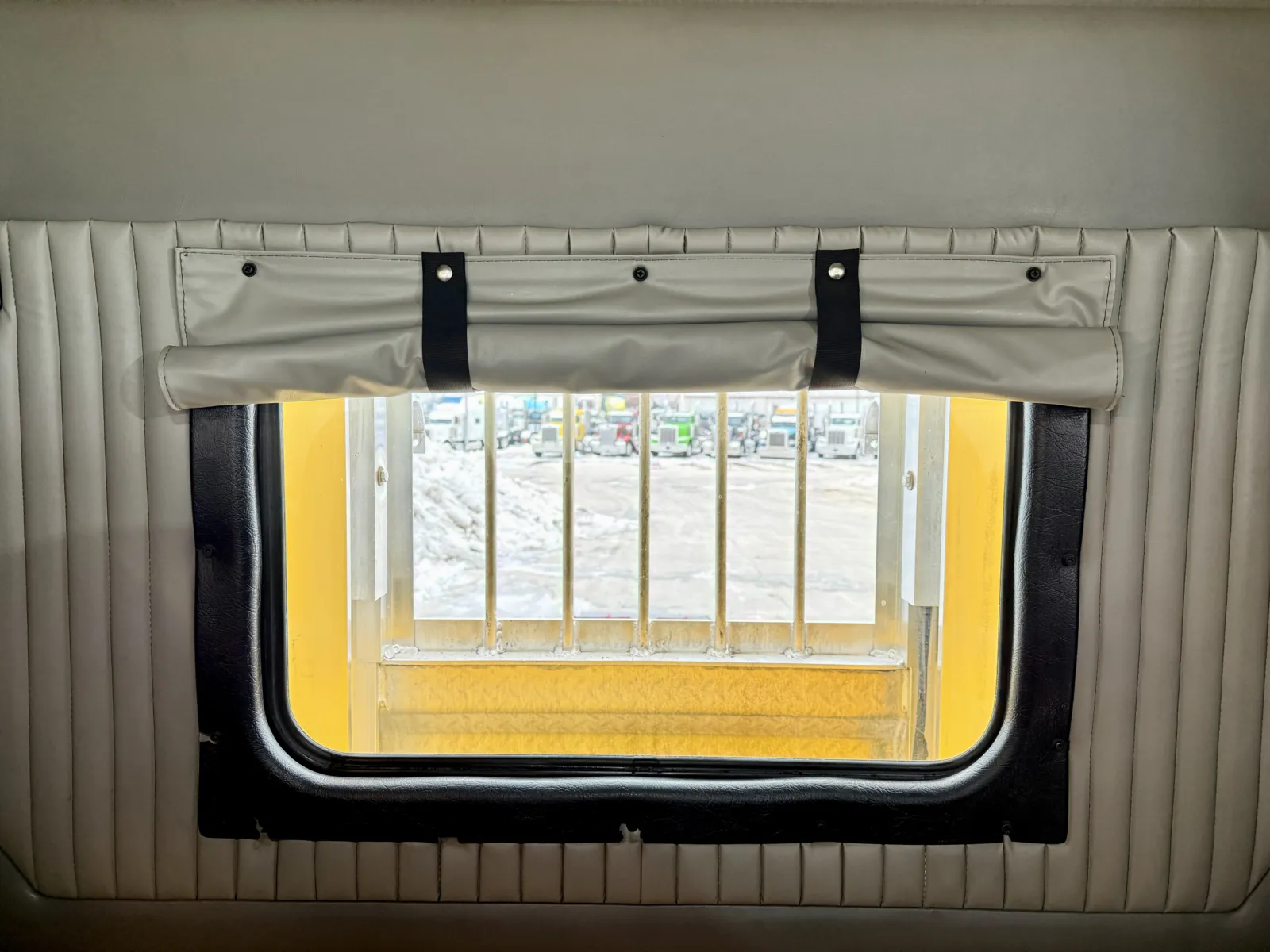 2014 Kenworth W900 - image 23