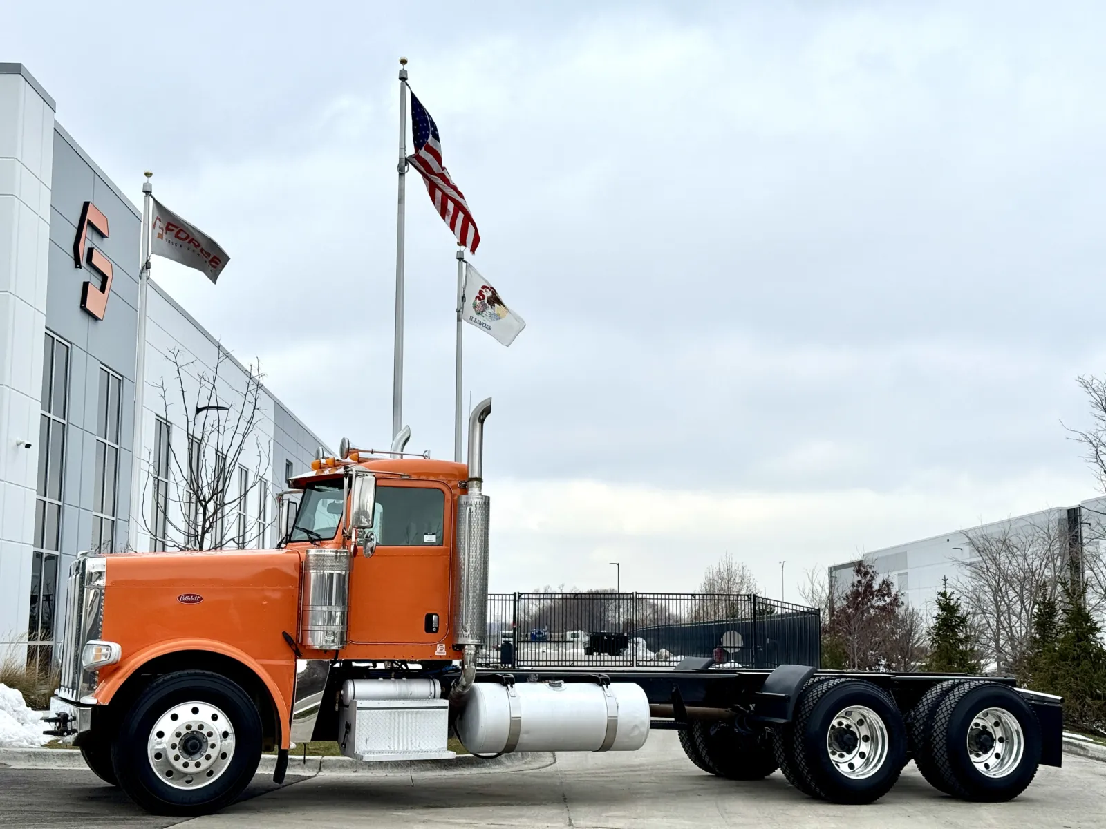 2016 PETERBILT 389