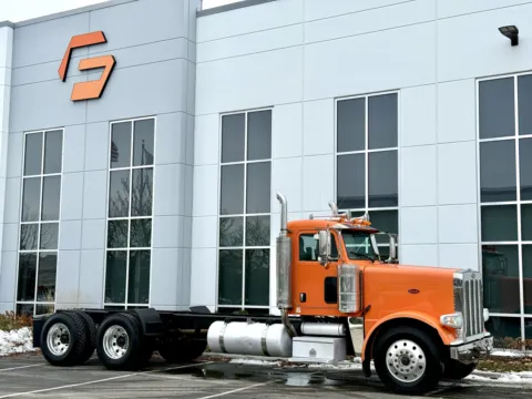 Photos of 2016 PETERBILT 389 for sale in New Lenox, IL at Forge Truck Centers - Illinois