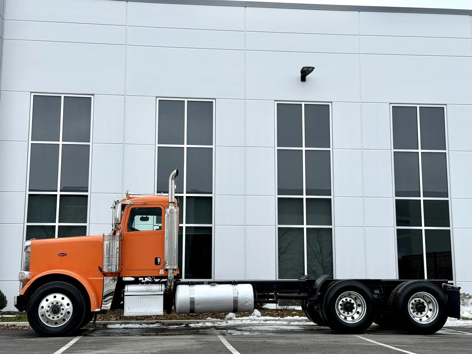 2016 Peterbilt 389 - image 4