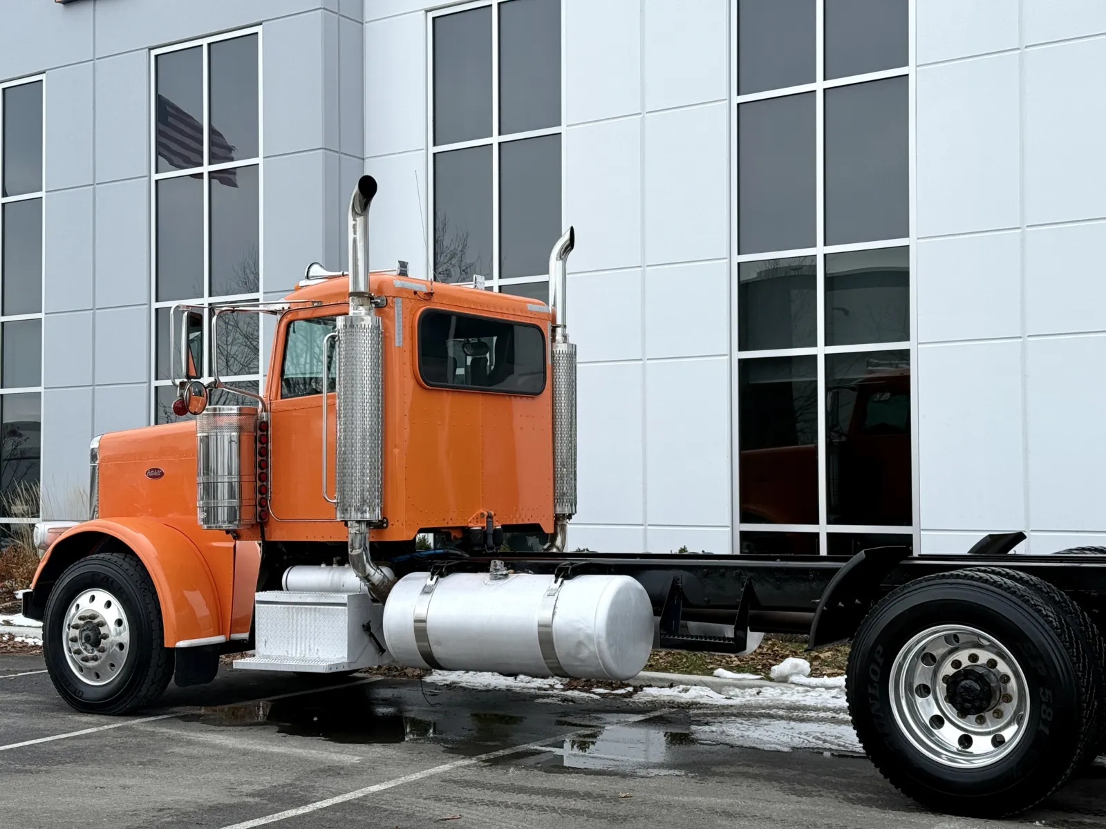2016 Peterbilt 389 - image 8