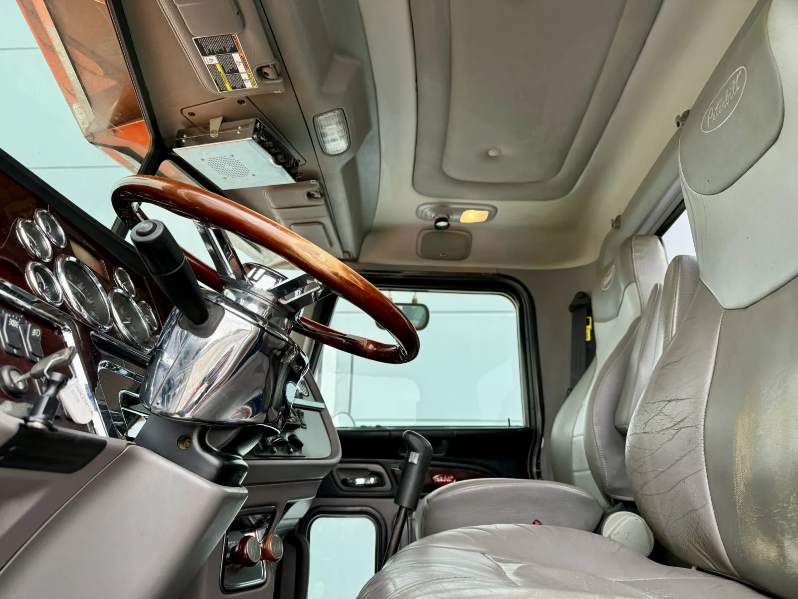 2016 Peterbilt 389 - image 14