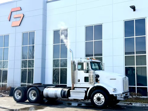 Photos of 2019 KENWORTH T800 for sale in New Lenox, IL at Forge Truck Centers - Illinois