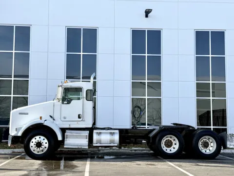 More photos of 2019 KENWORTH T800 at Forge Truck Centers - Illinois, IL