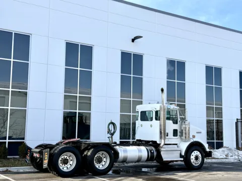 More photos of 2019 KENWORTH T800 at Forge Truck Centers - Illinois, IL